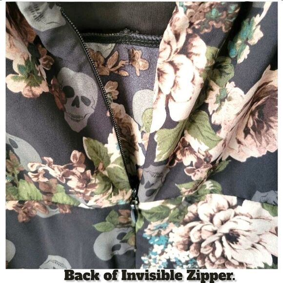 Torrid Black Skull Floral Crepe Sweetheart Peplum Blouse. - Picture 4 of 11